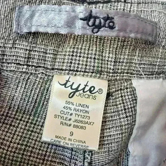 Tyte Burmuda Style Dress Short - Picture 6 of 6